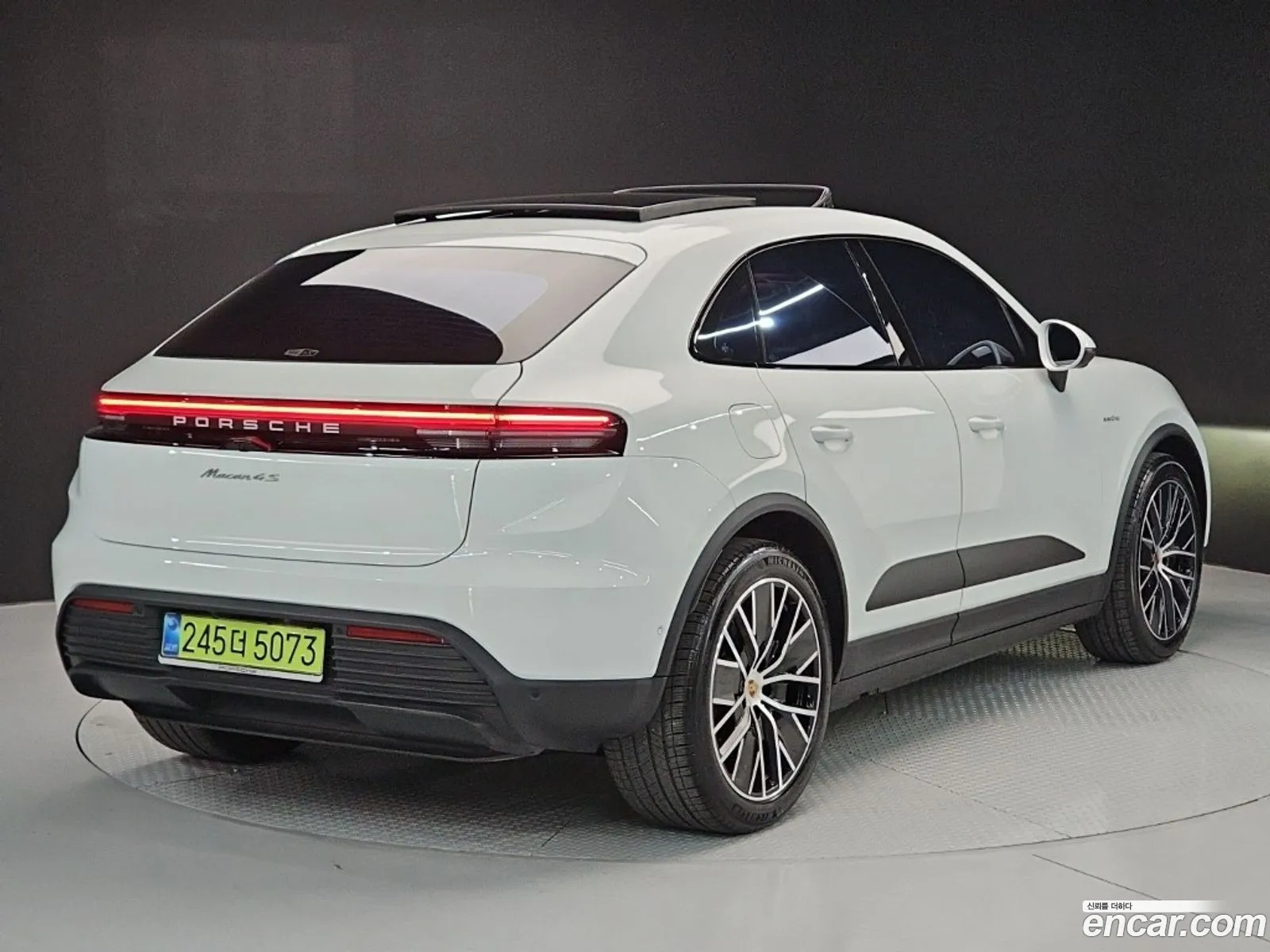 Porsche Macan EV
