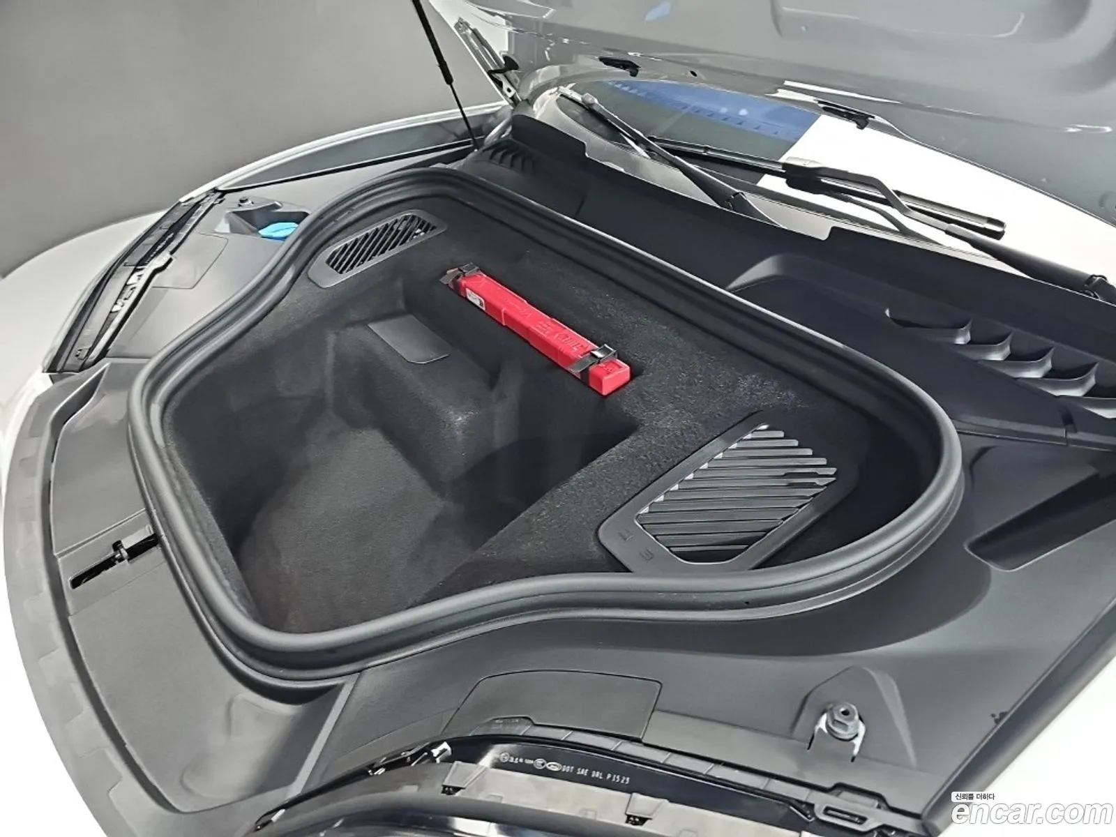 Porsche Macan EV 2025 — 8