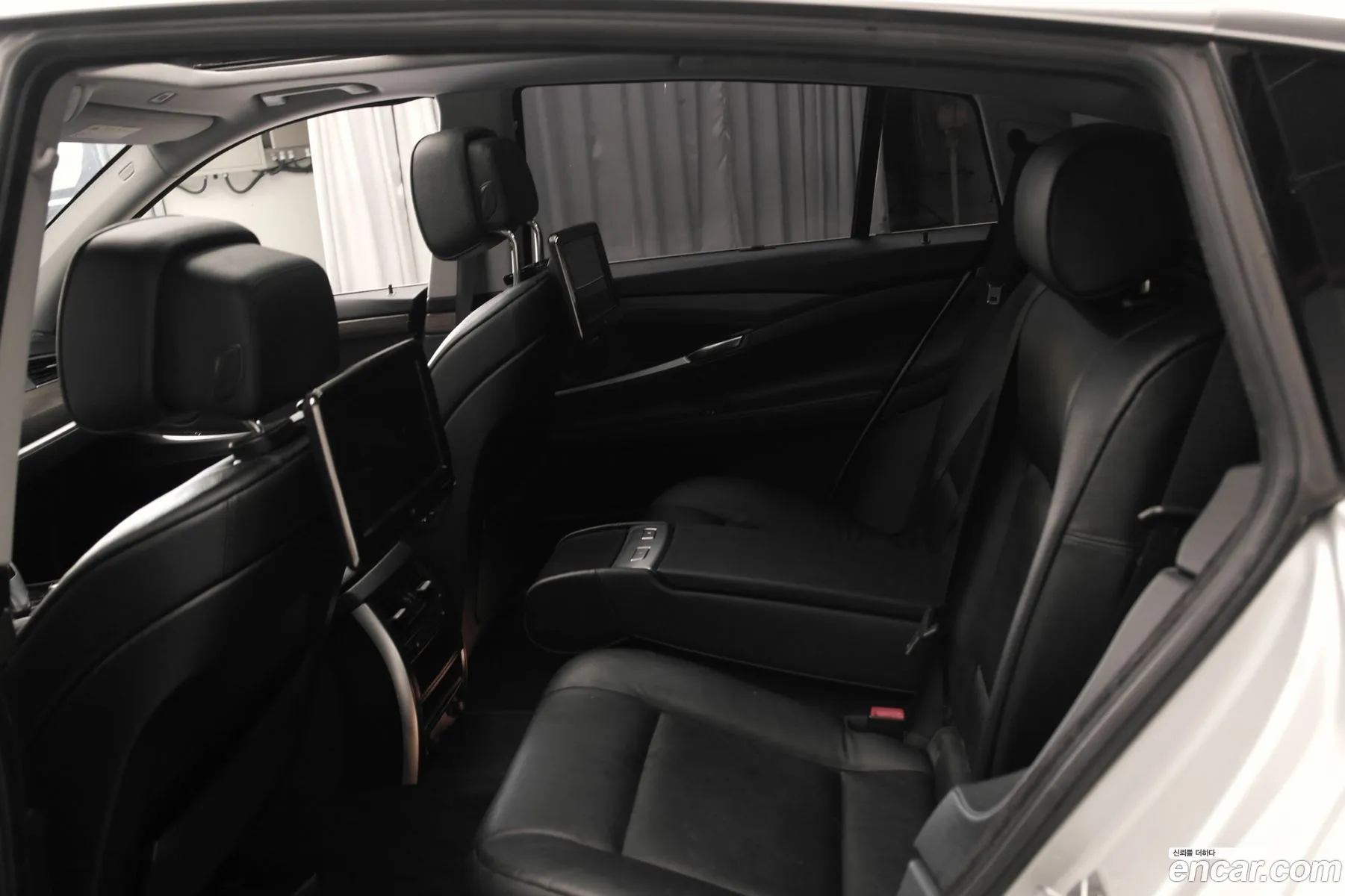 BMW 5 Series GT 2011 — 12