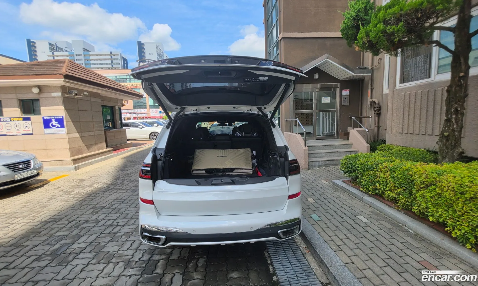 BMW X7 2023 — 7