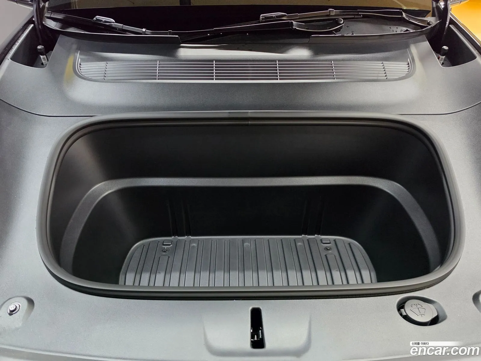 Tesla Model Y 2026 — 18