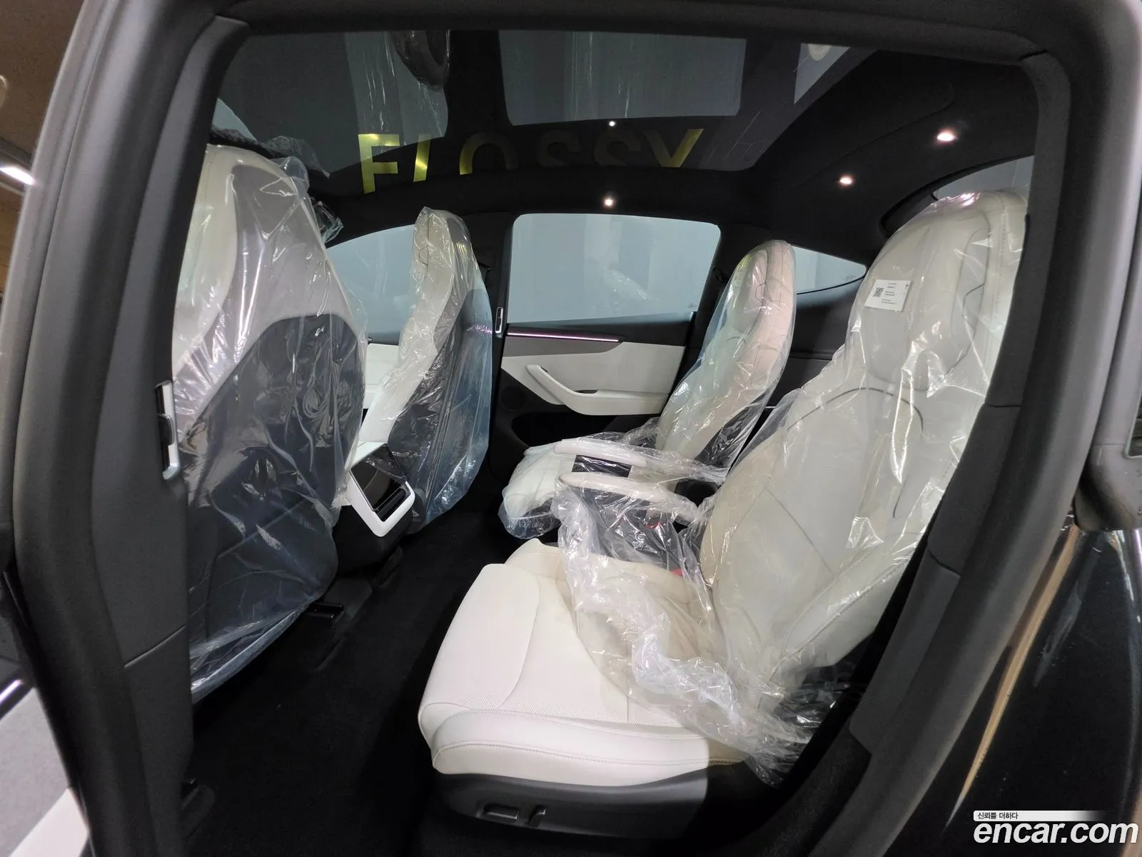 Tesla Model Y 2026 — 15