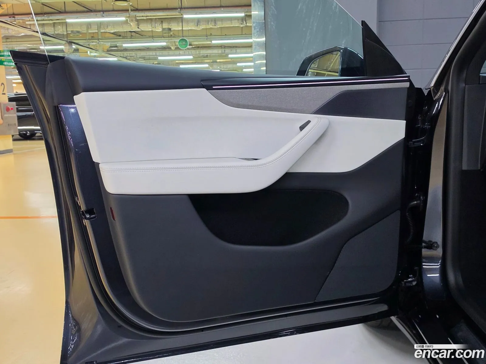 Tesla Model Y 2026 — 16