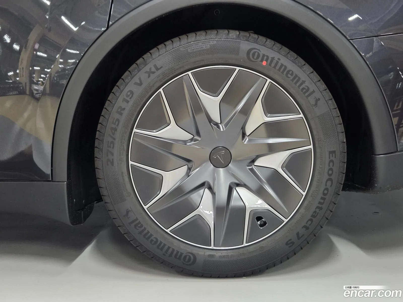 Tesla Model Y 2026 — 12