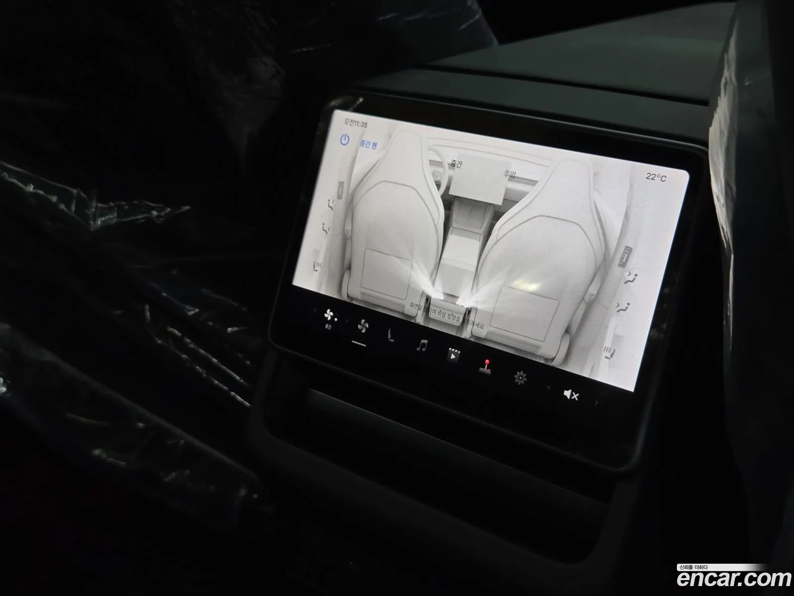 Tesla Model Y 2026 — 16