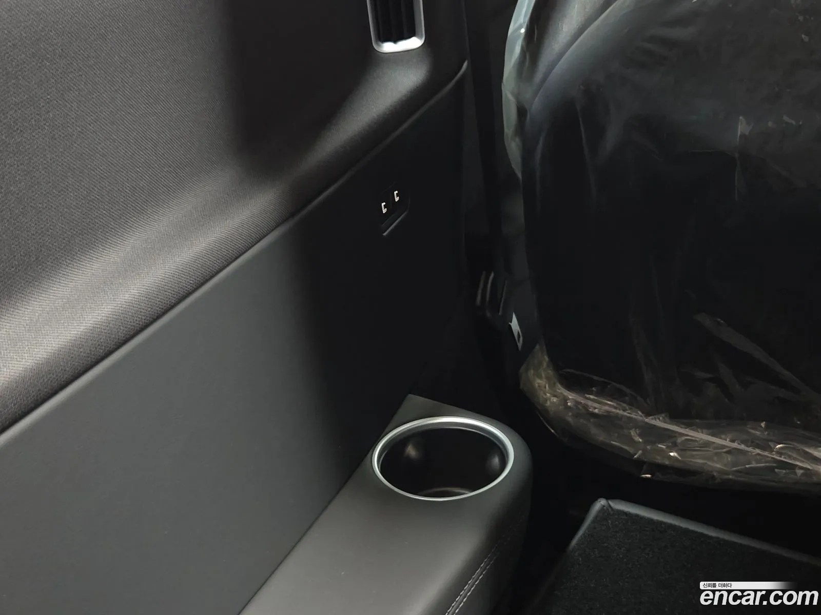 Tesla Model Y 2026 — 9