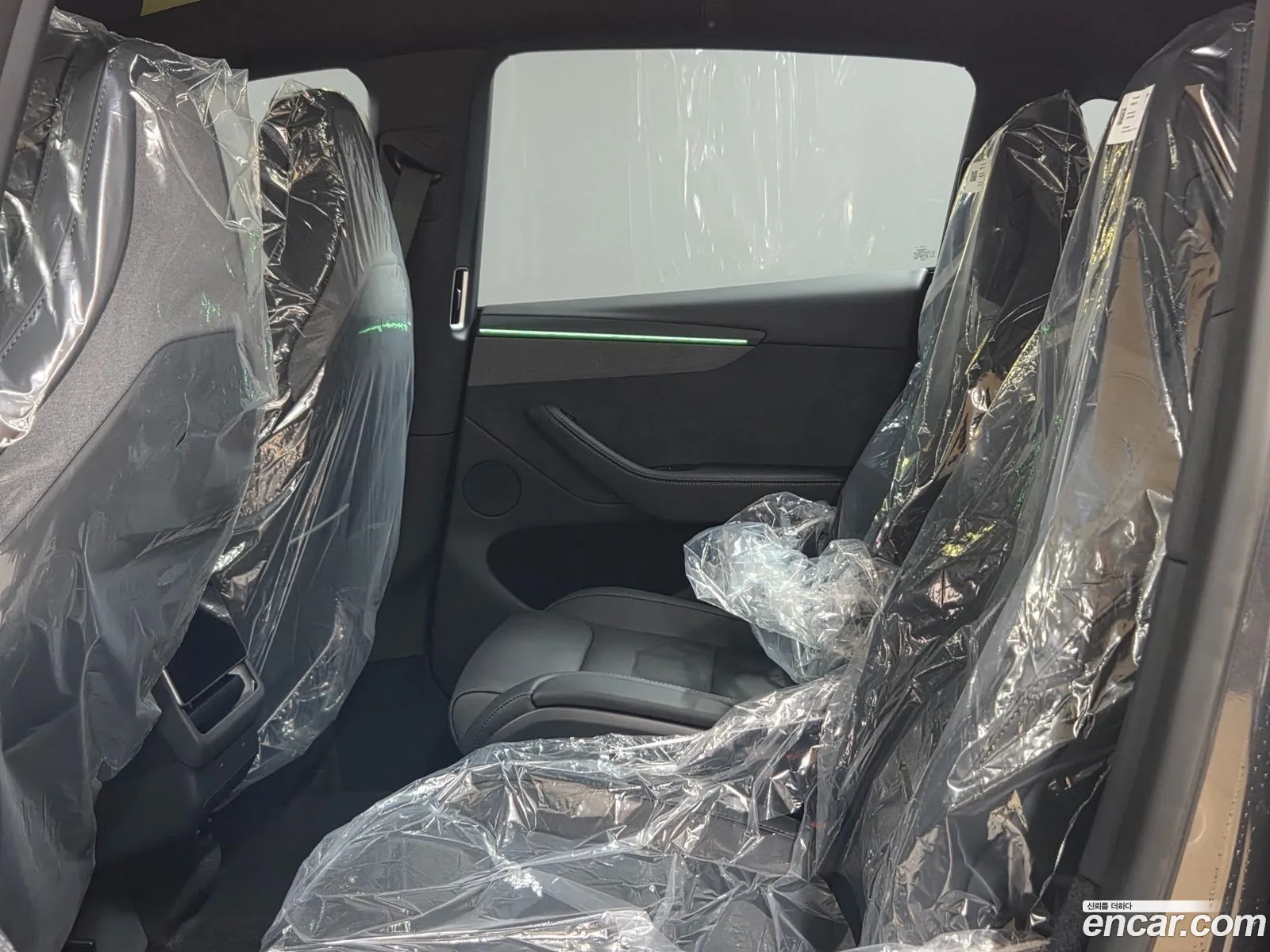 Tesla Model Y 2026 — 15