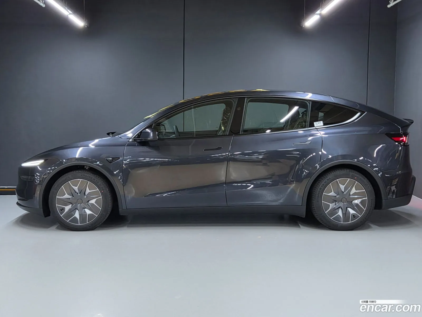 Tesla Model Y 2026 — 17