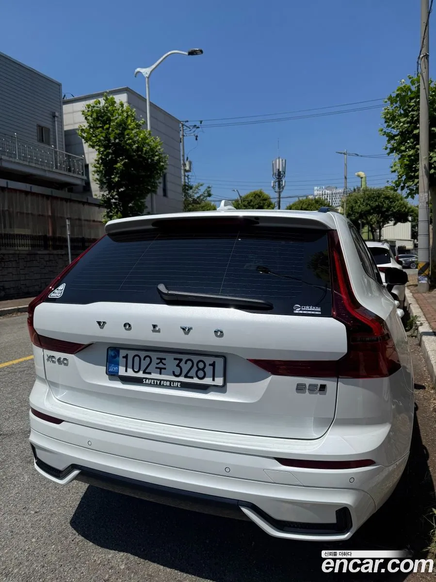 Volvo XC60 2025 — 2