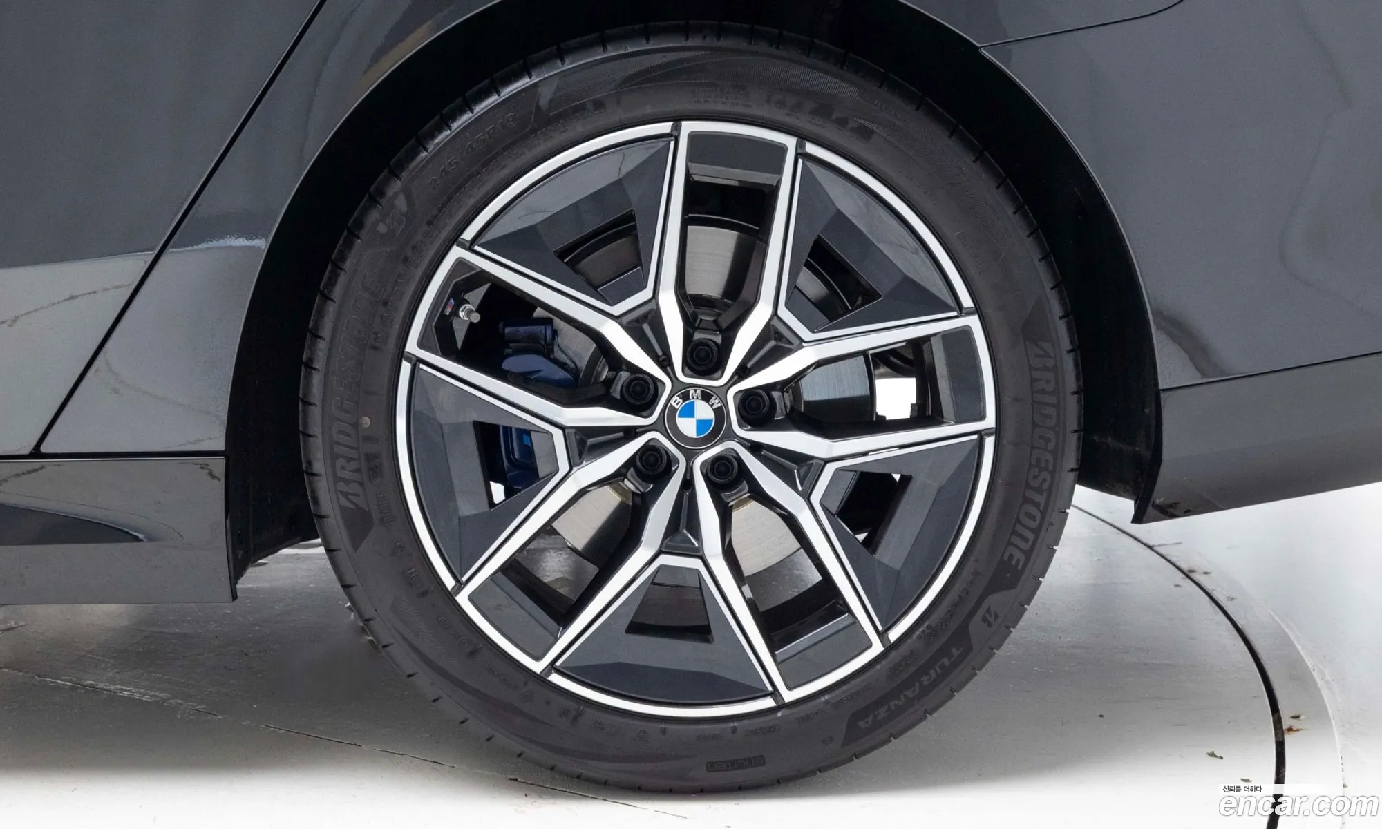 BMW 5 Series 2025 — 16