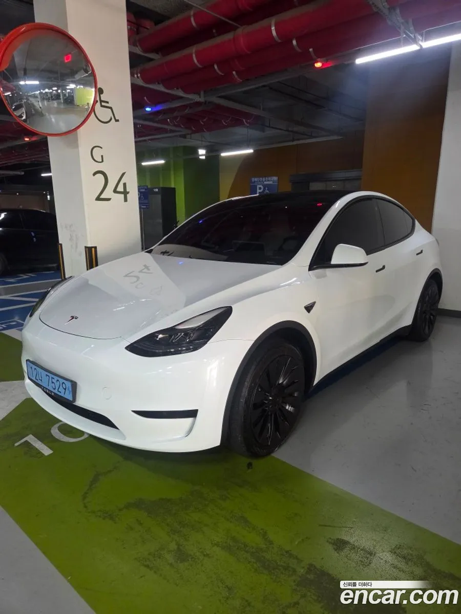 Tesla Model Y 2023 — 3