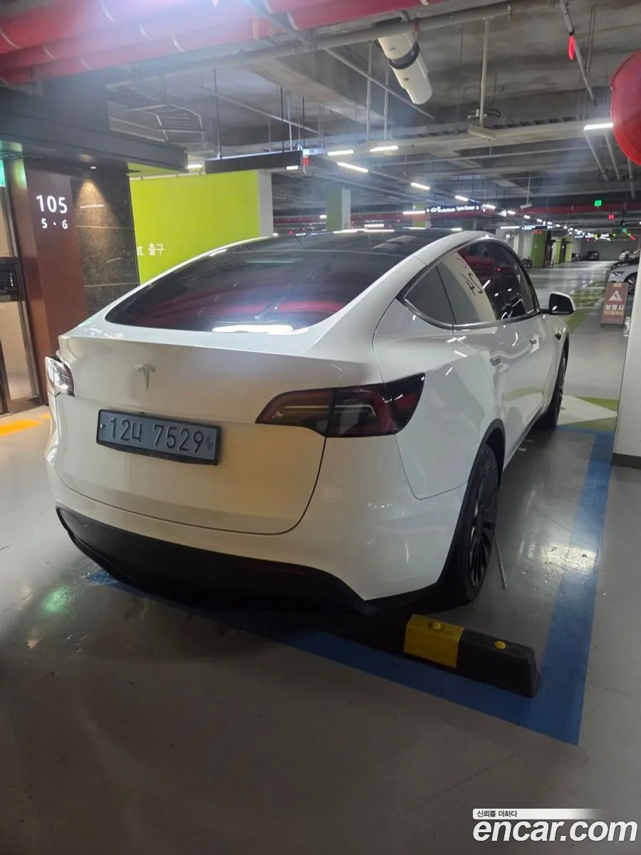 Tesla Model Y 2023 — 5