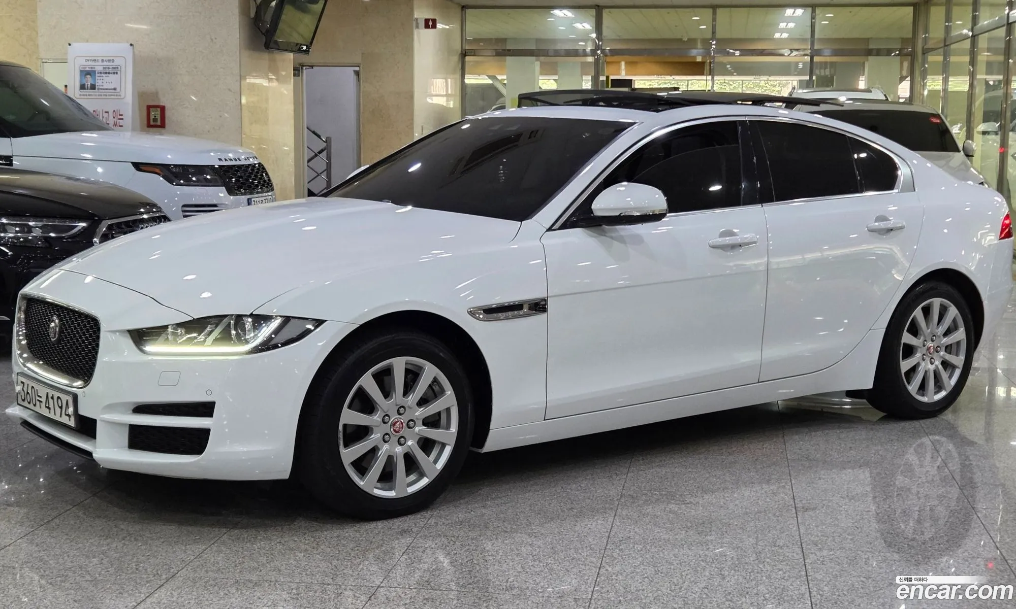 Jaguar XE 2019 — 19
