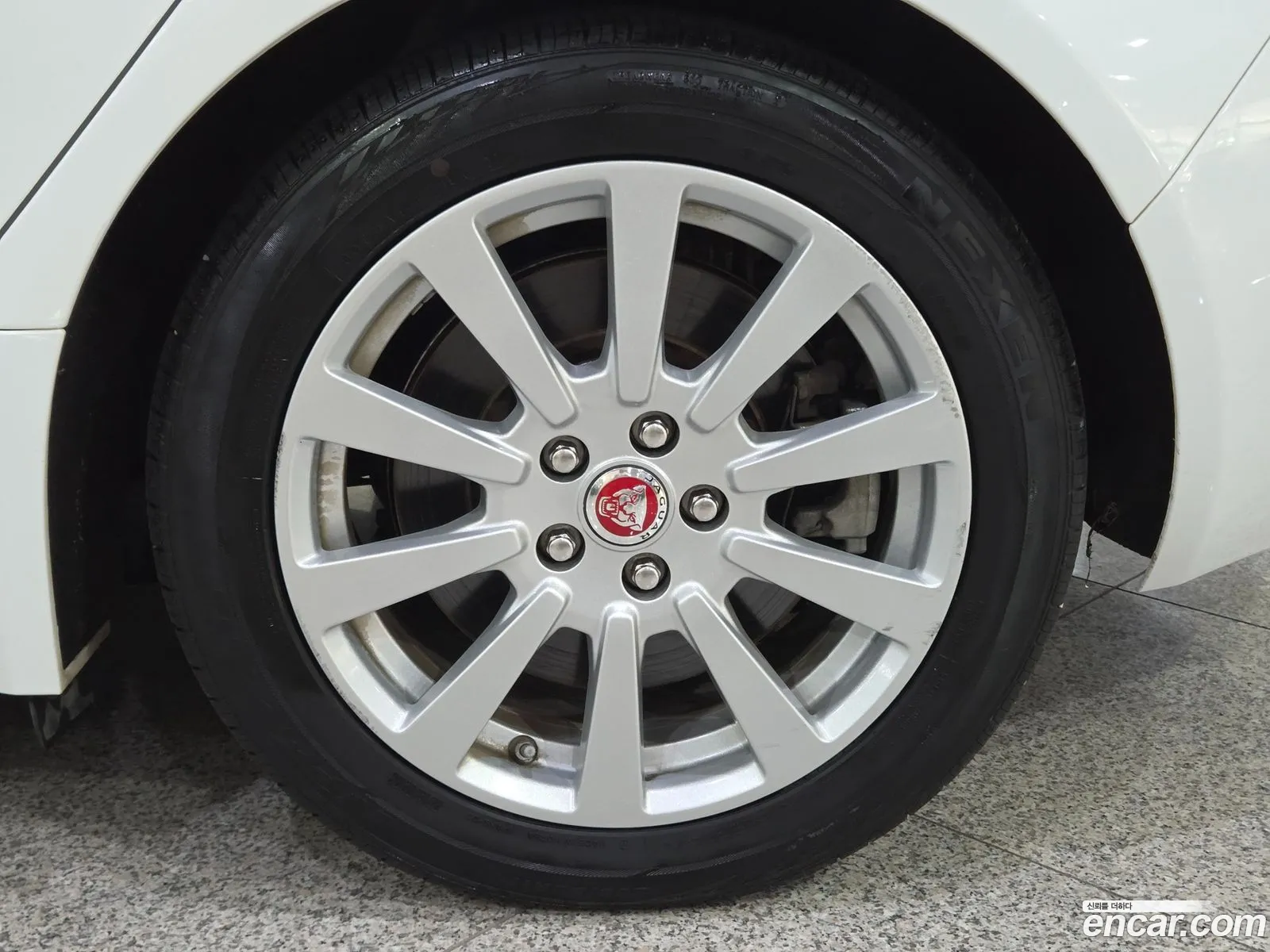 Jaguar XE 2019 — 11