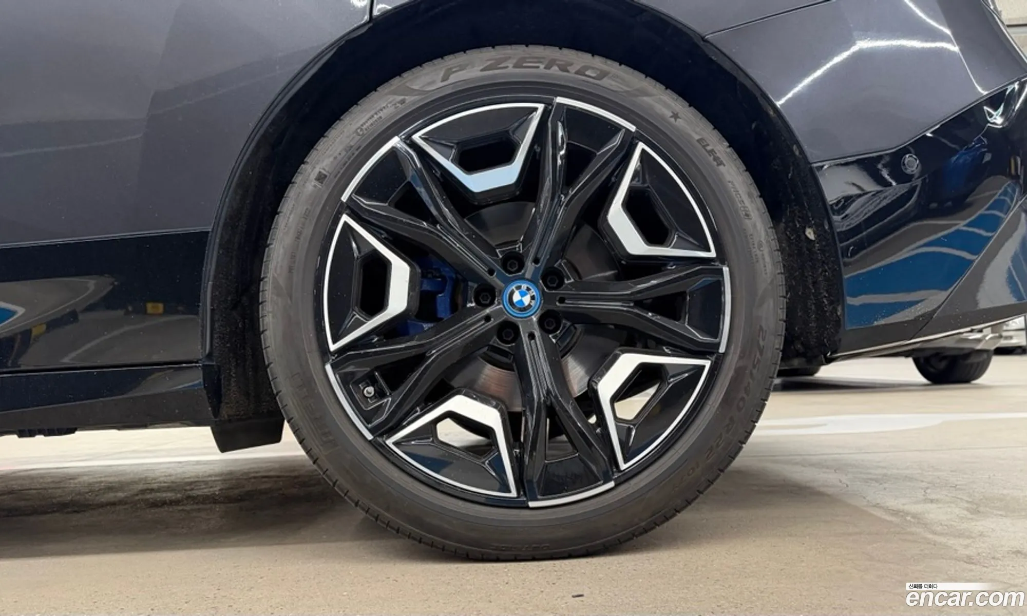 BMW iX 2022 — 17