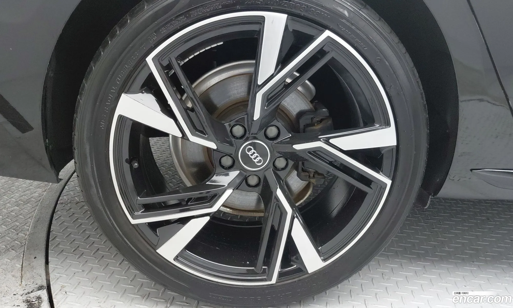 Audi A4 2021 — 12