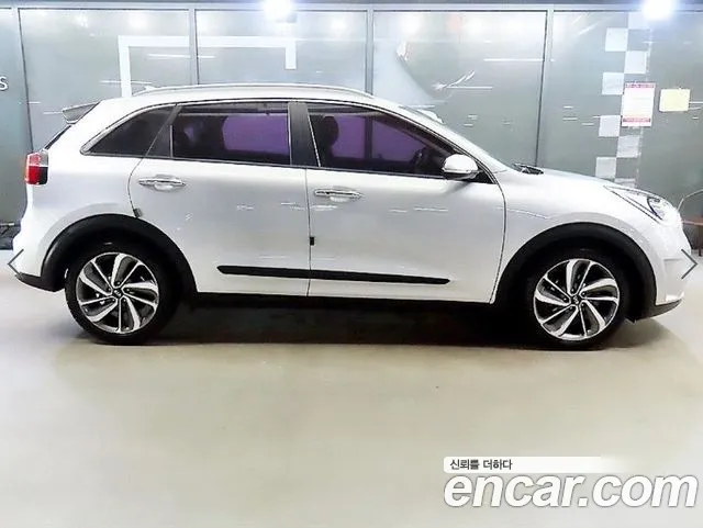 Kia Niro 2016 — 2