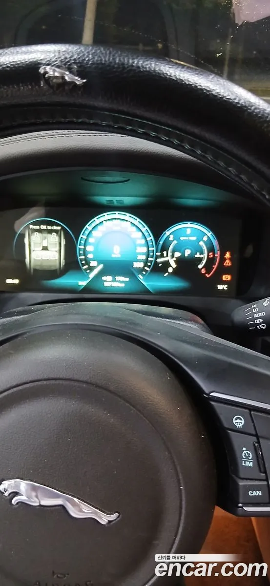 Jaguar XF 2016 — 17