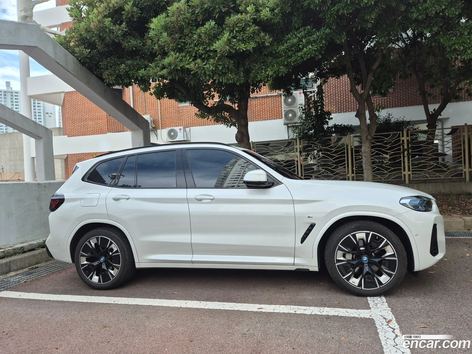 BMW iX3 2023 — 7