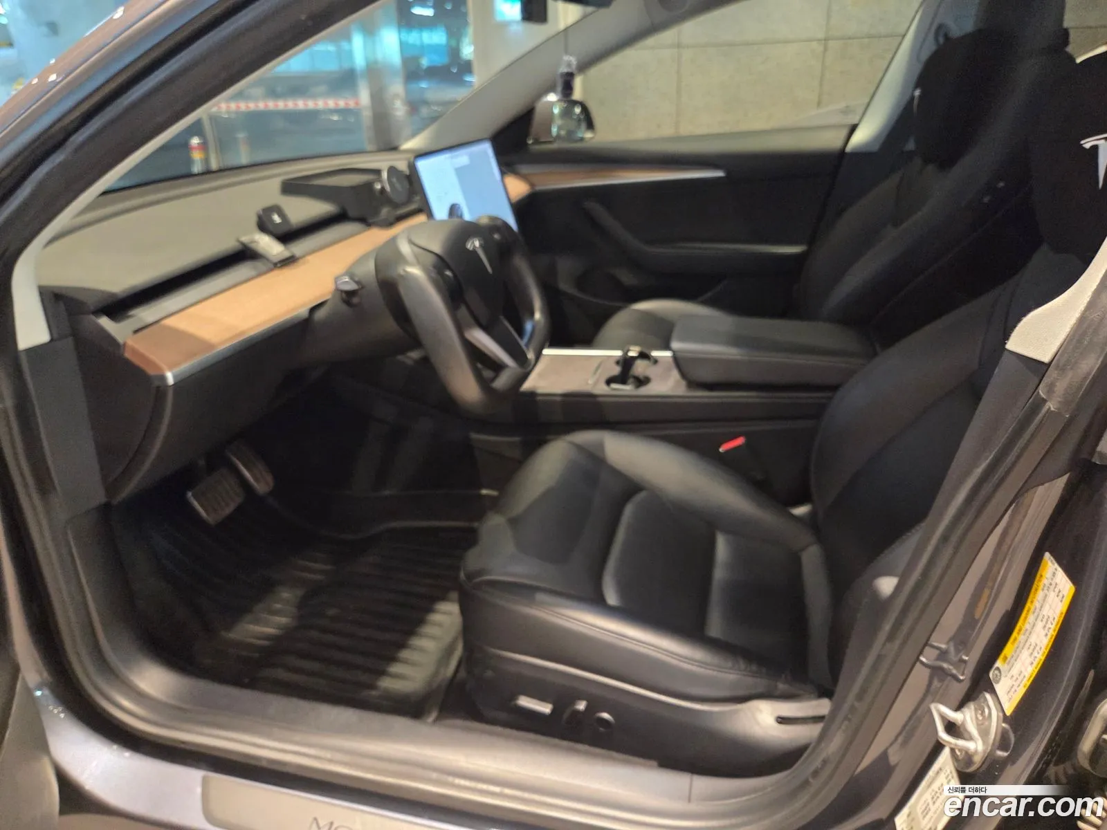 Tesla Model 3 2021 — 16