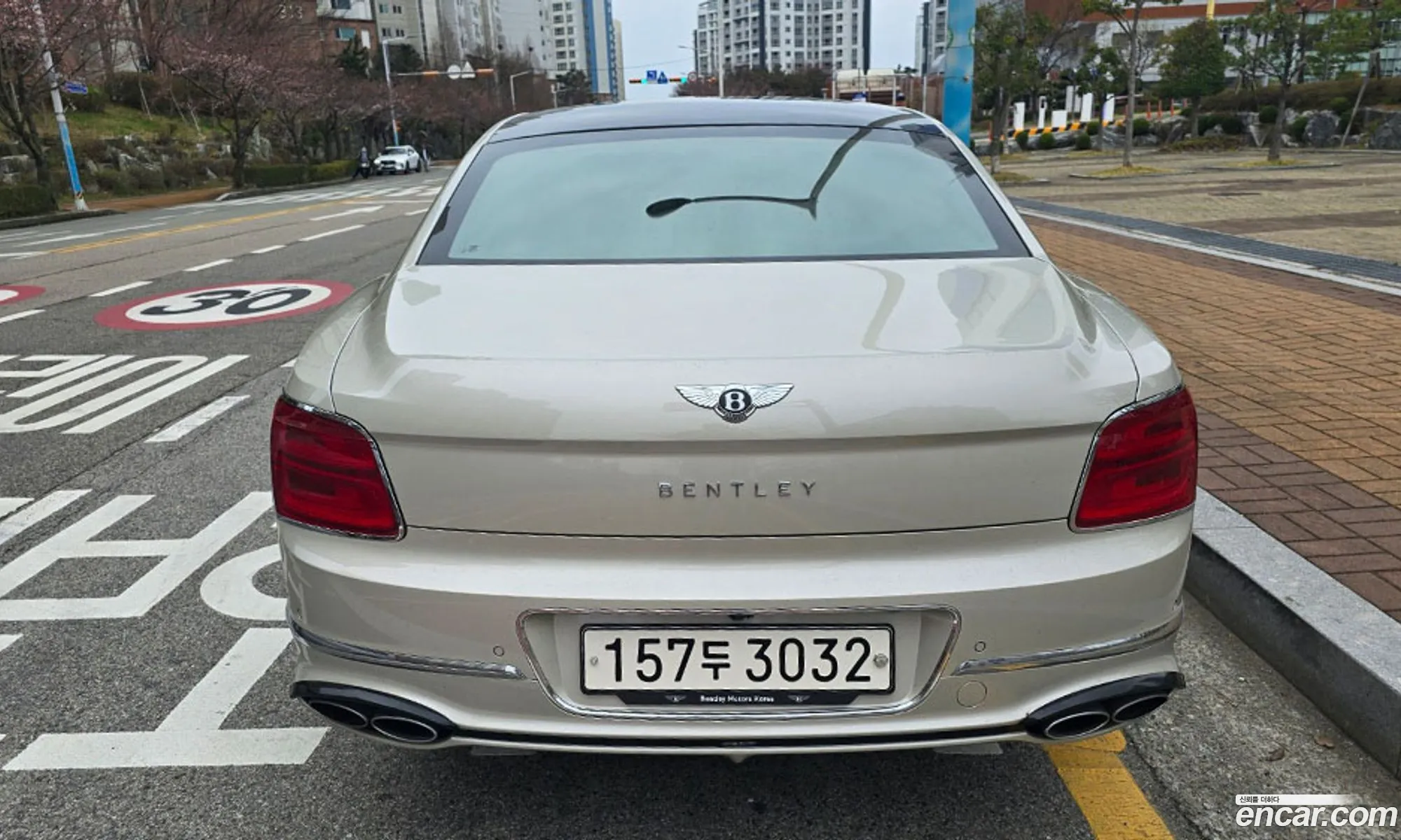 Bentley Flying Spur 2022 — 7