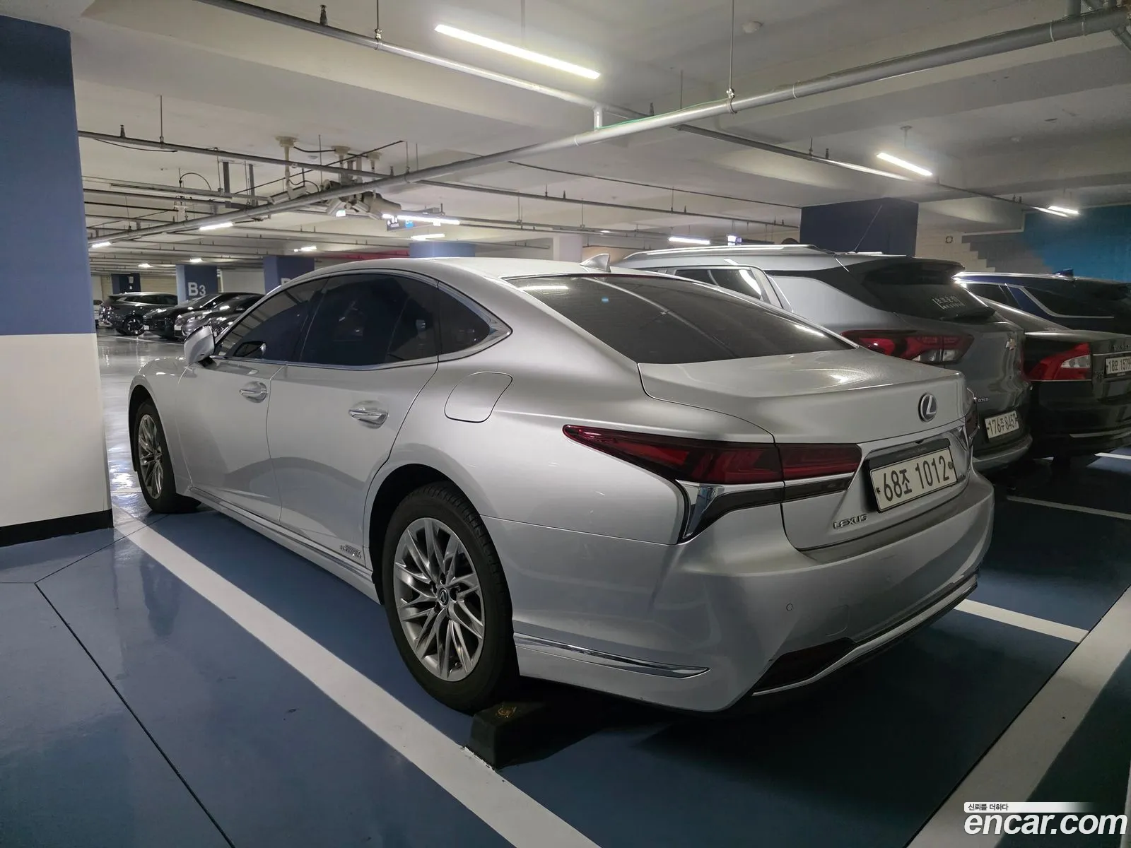 Lexus LS500h 2017 — 3