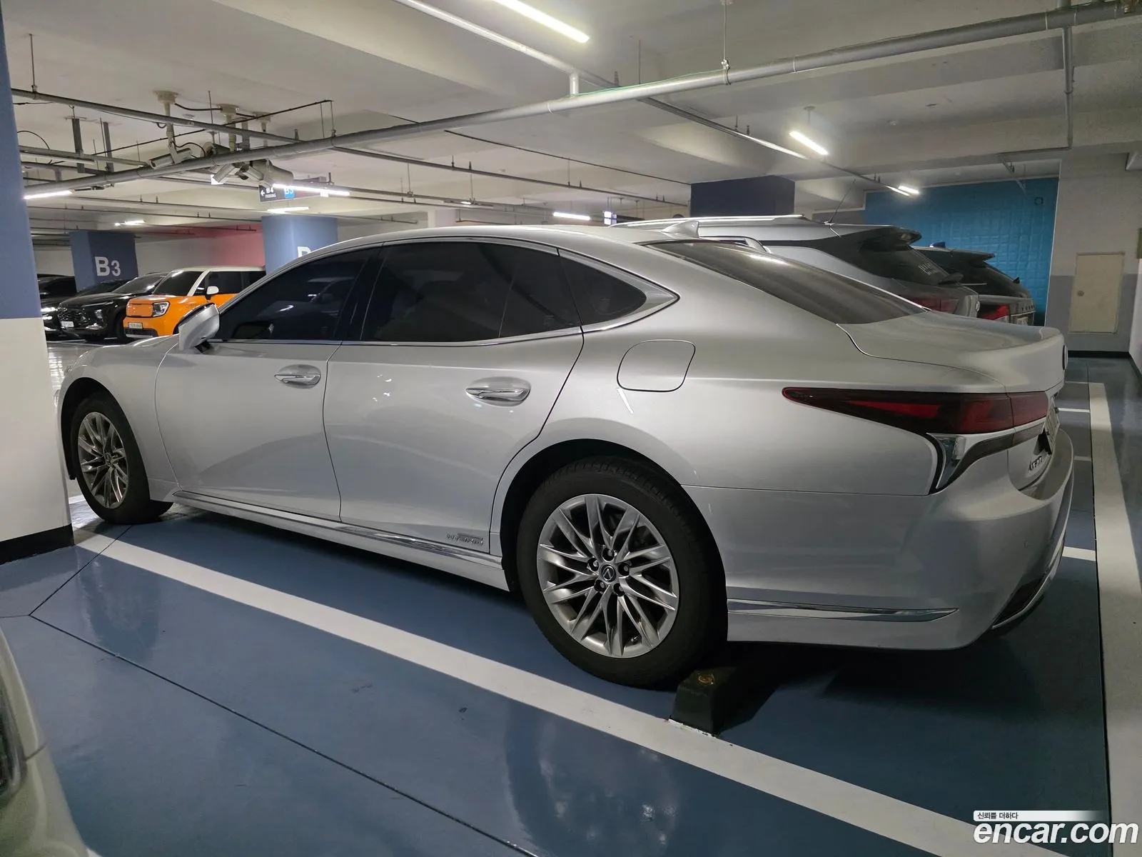 Lexus LS500h 2017 — 4