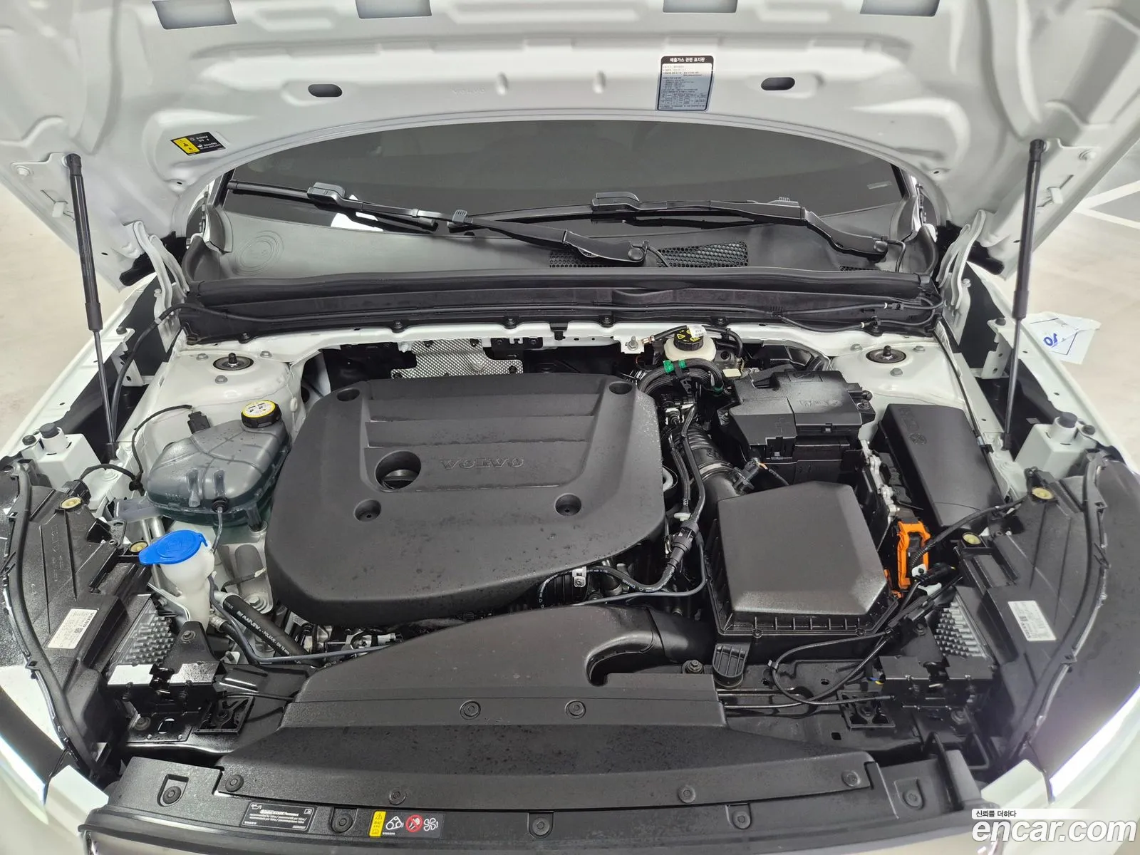 Volvo XC40 2025 — 4