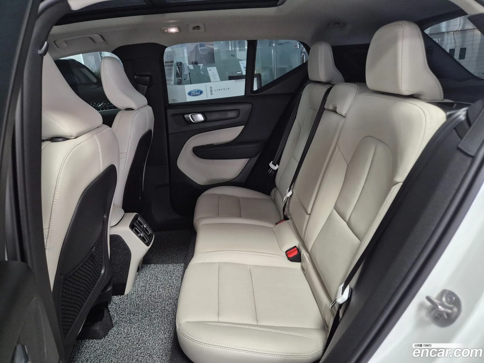 Volvo XC40 2025 — 3
