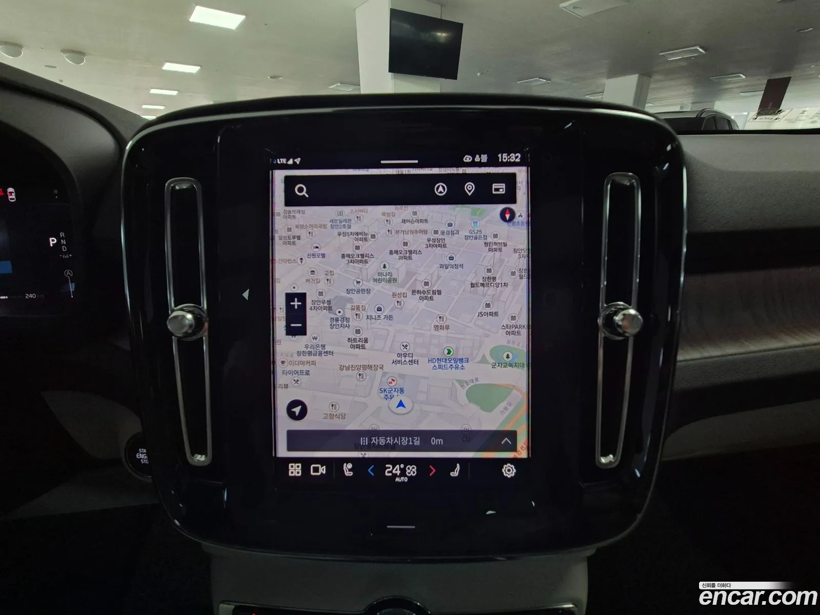 Volvo XC40 2025 — 8