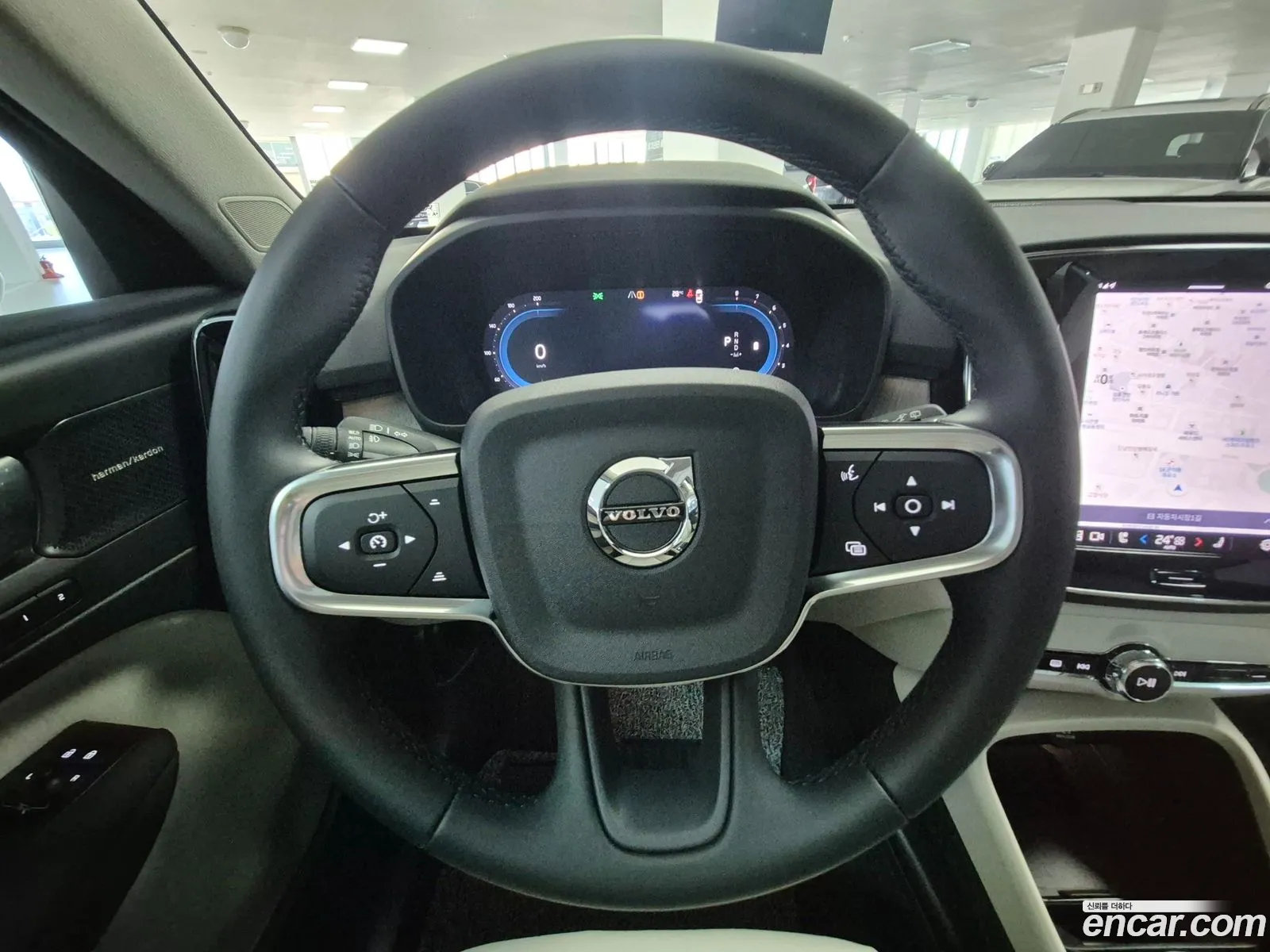 Volvo XC40 2025 — 14