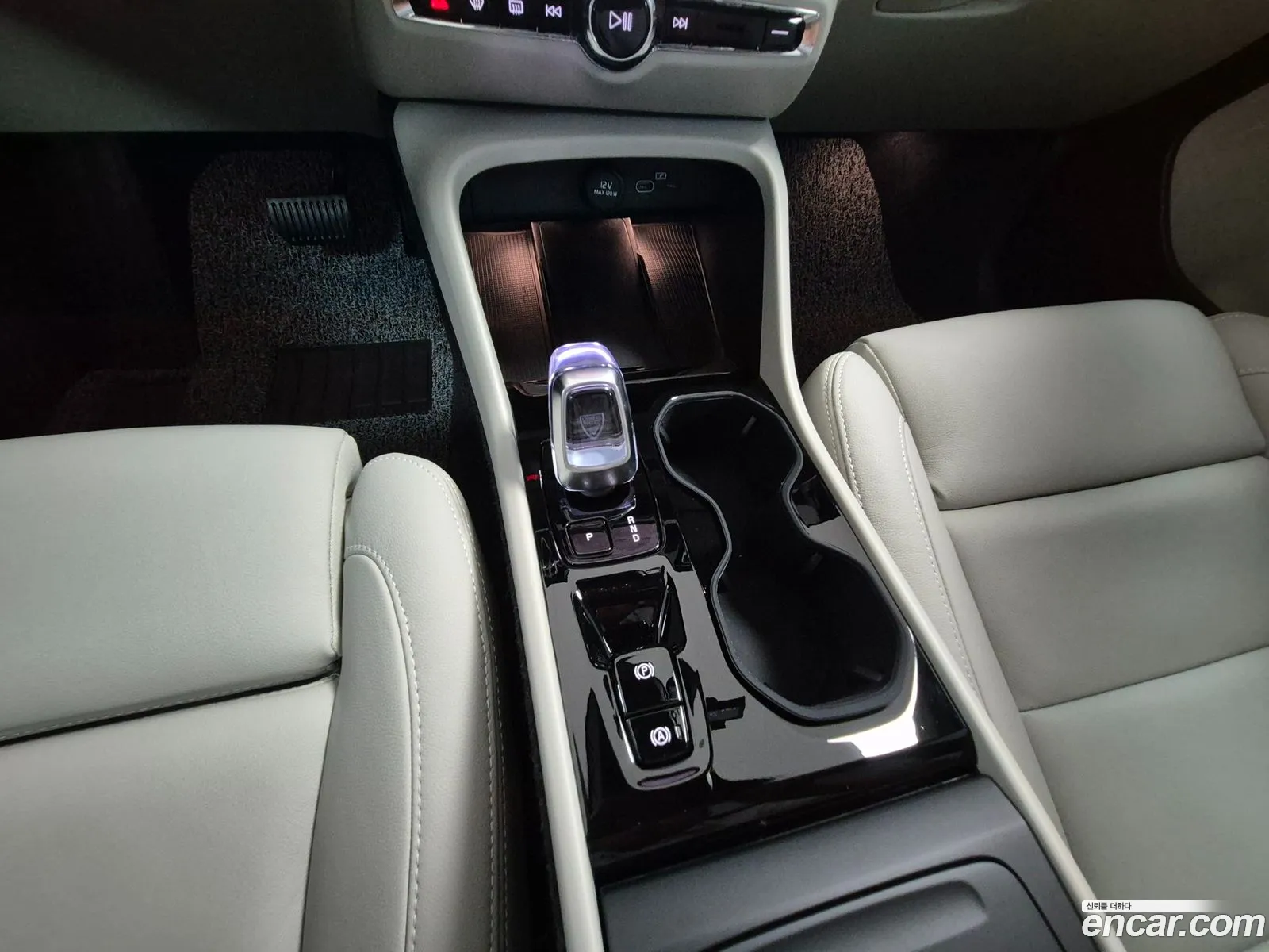 Volvo XC40 2025 — 6