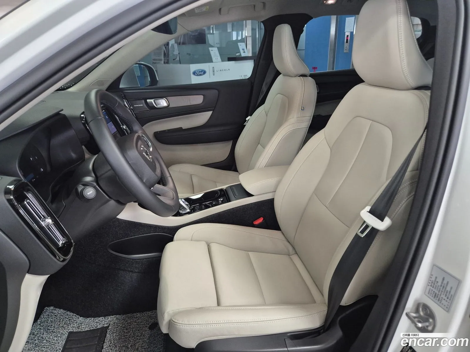 Volvo XC40 2025 — 7