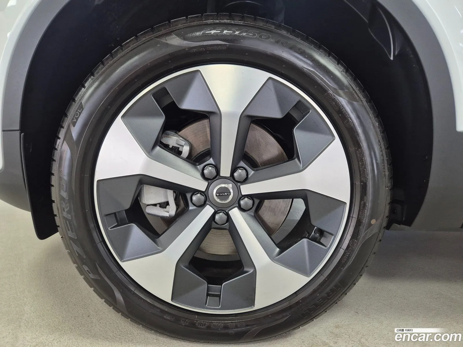 Volvo XC40 2025 — 18