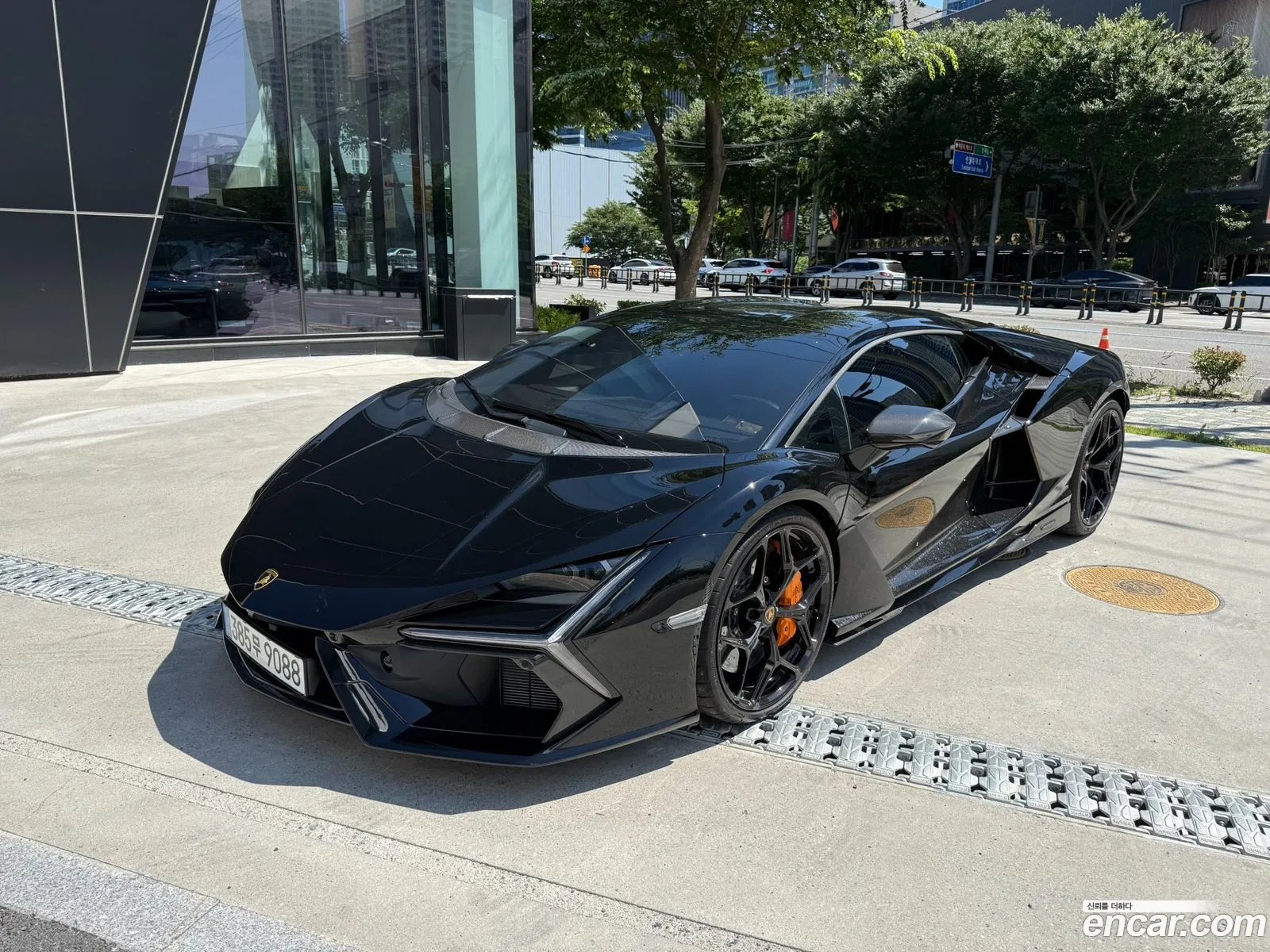 Lamborghini Revuelto 2025 — 13