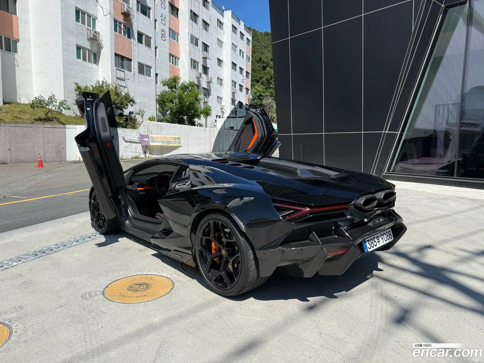 Lamborghini Revuelto