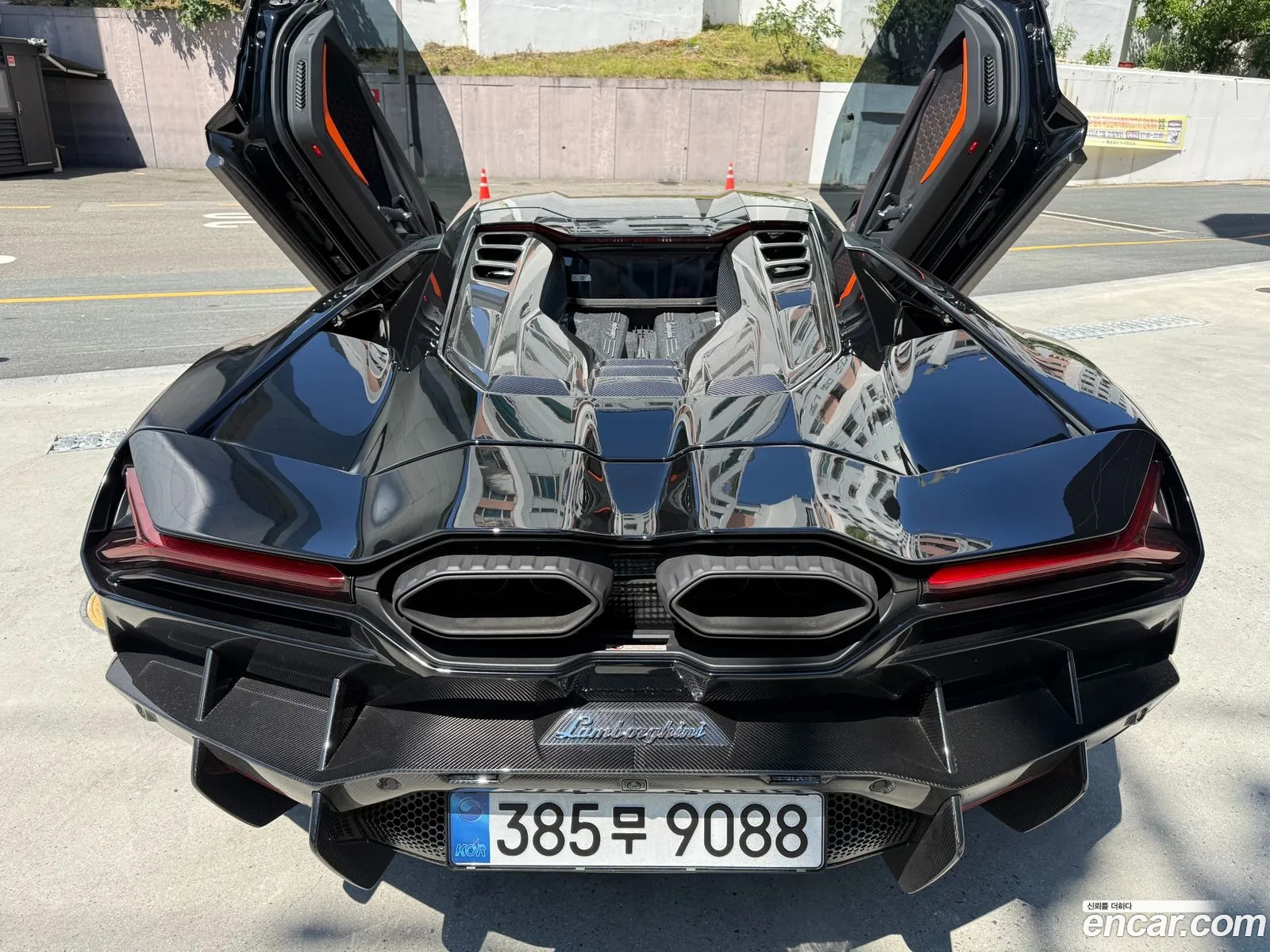 Lamborghini Revuelto 2025 — 4