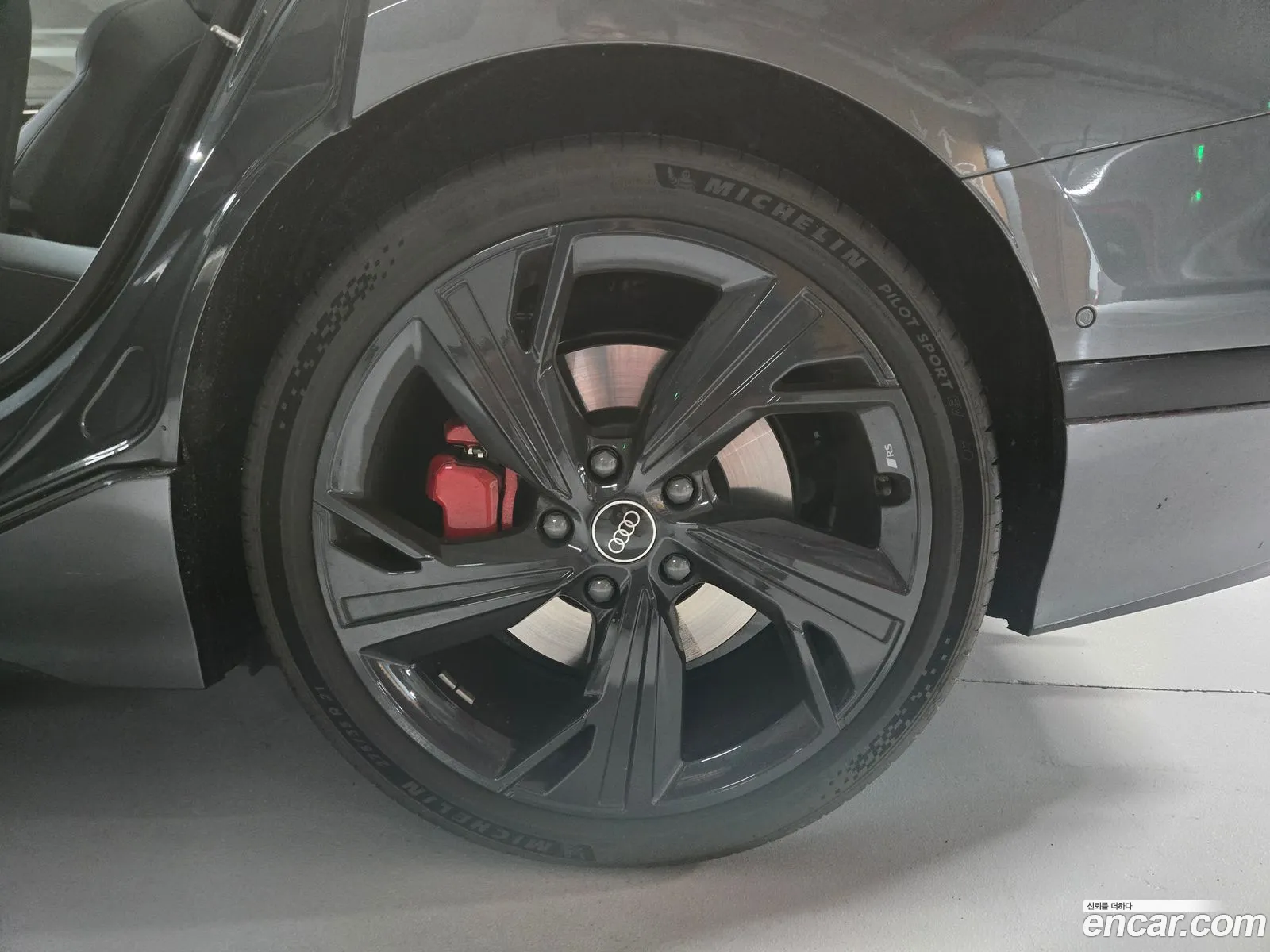 Audi A6 e-tron 2025 — 16