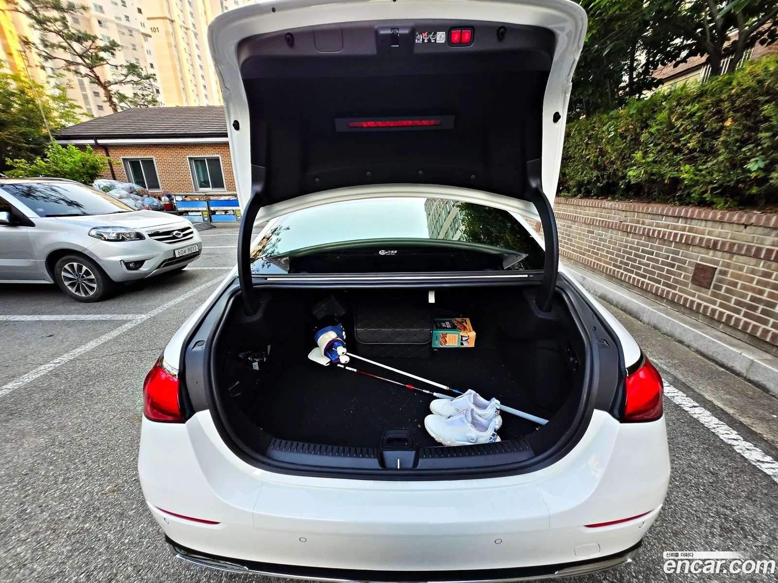 Mercedes-Benz E-Class W214 2025 — 18