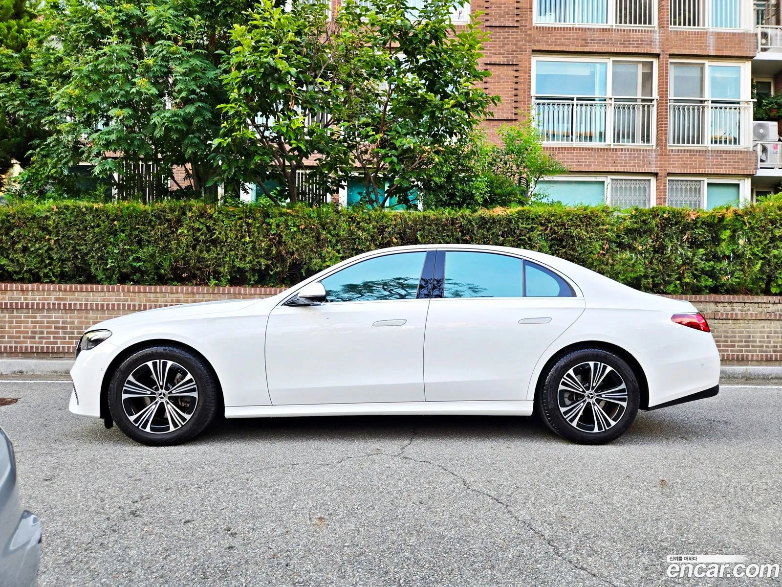 Mercedes-Benz E-Class W214 2025 — 6