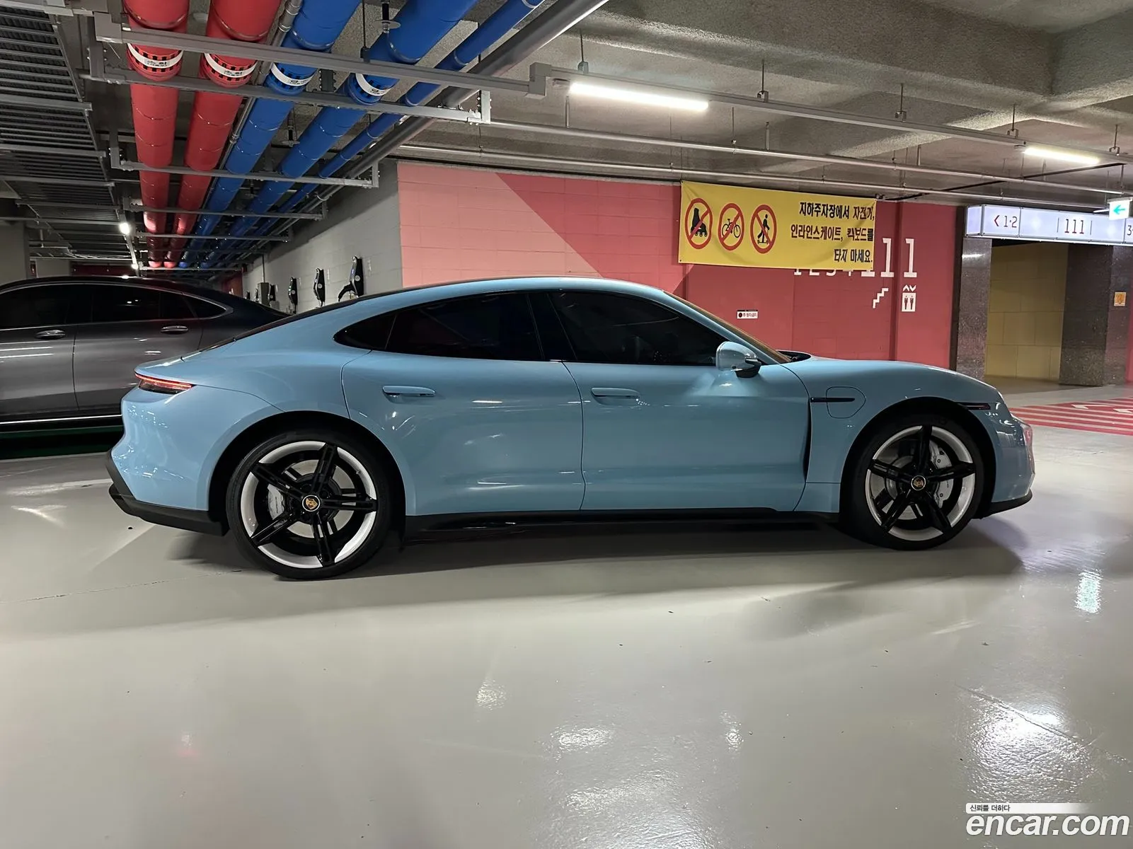 Porsche Taycan 2023 — 2