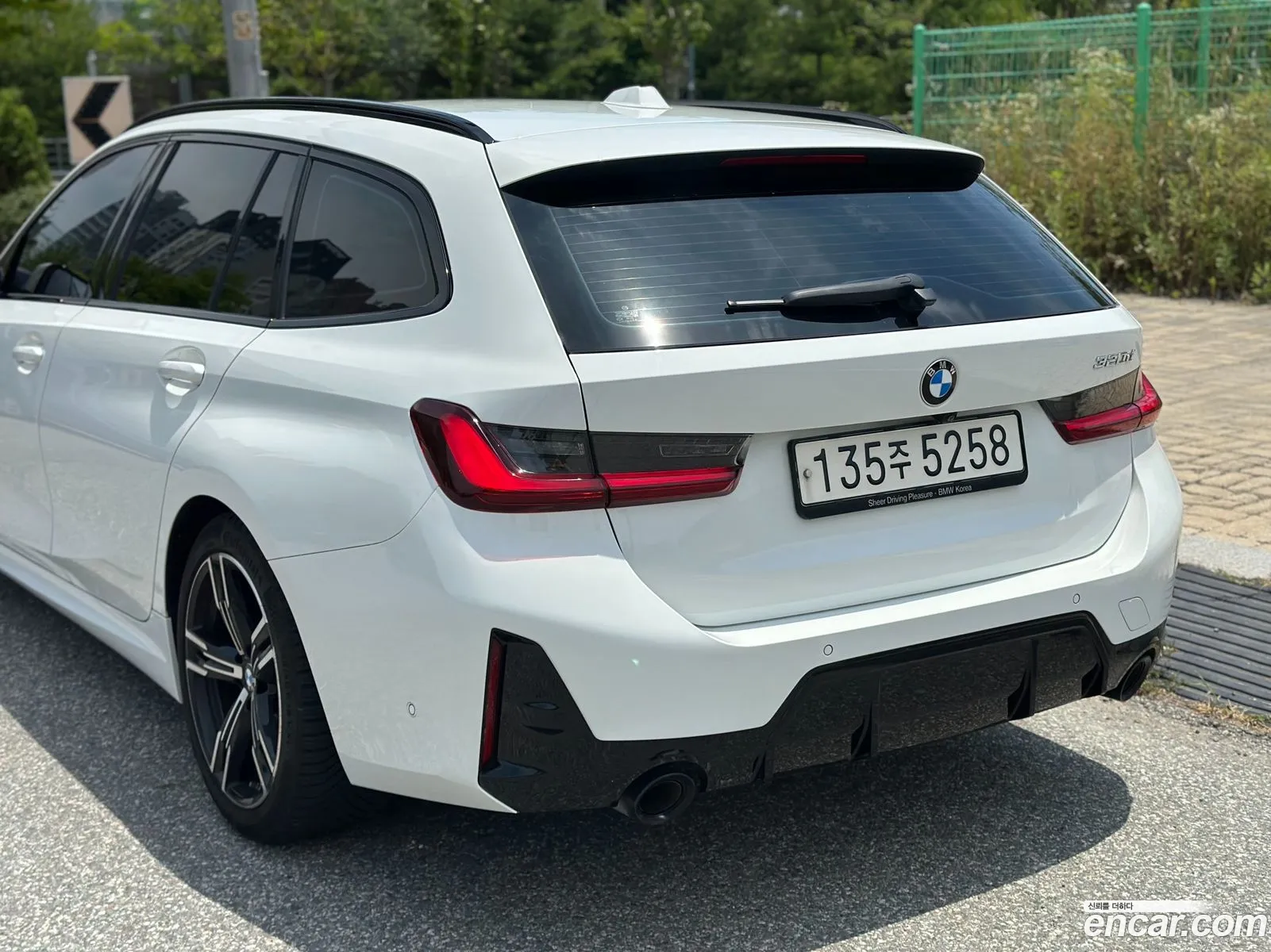 BMW 3 Series 2023 — 8