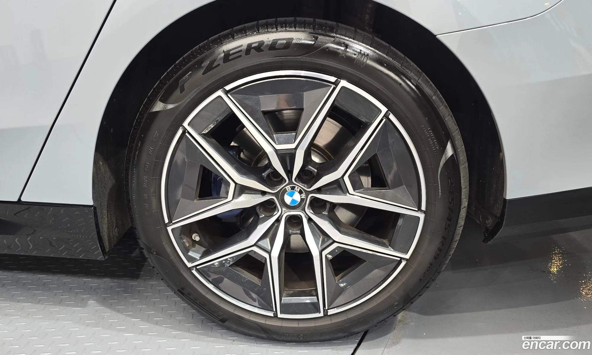 BMW 5 Series 2024 — 31