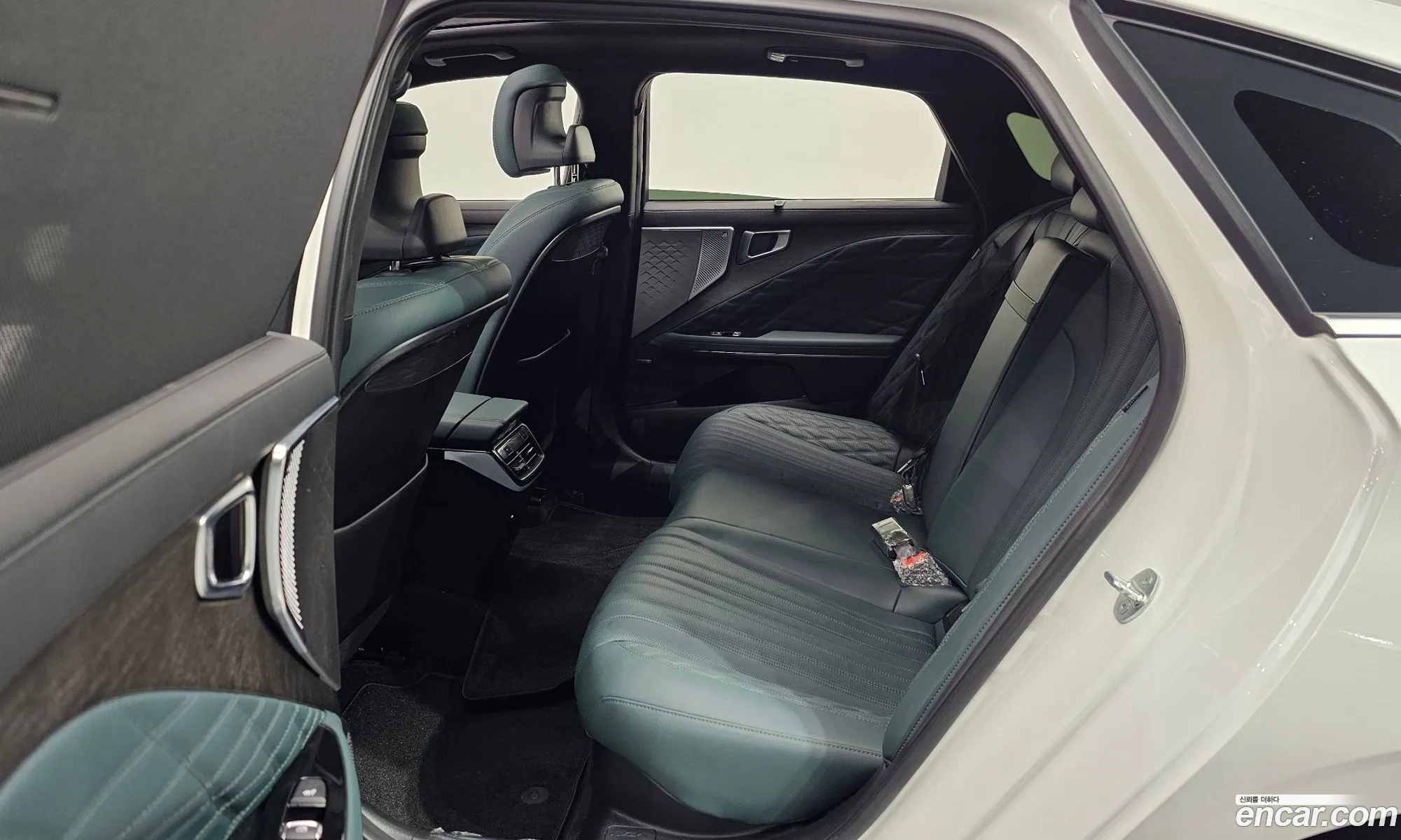 Kia K8 Hybrid 2024 — 8