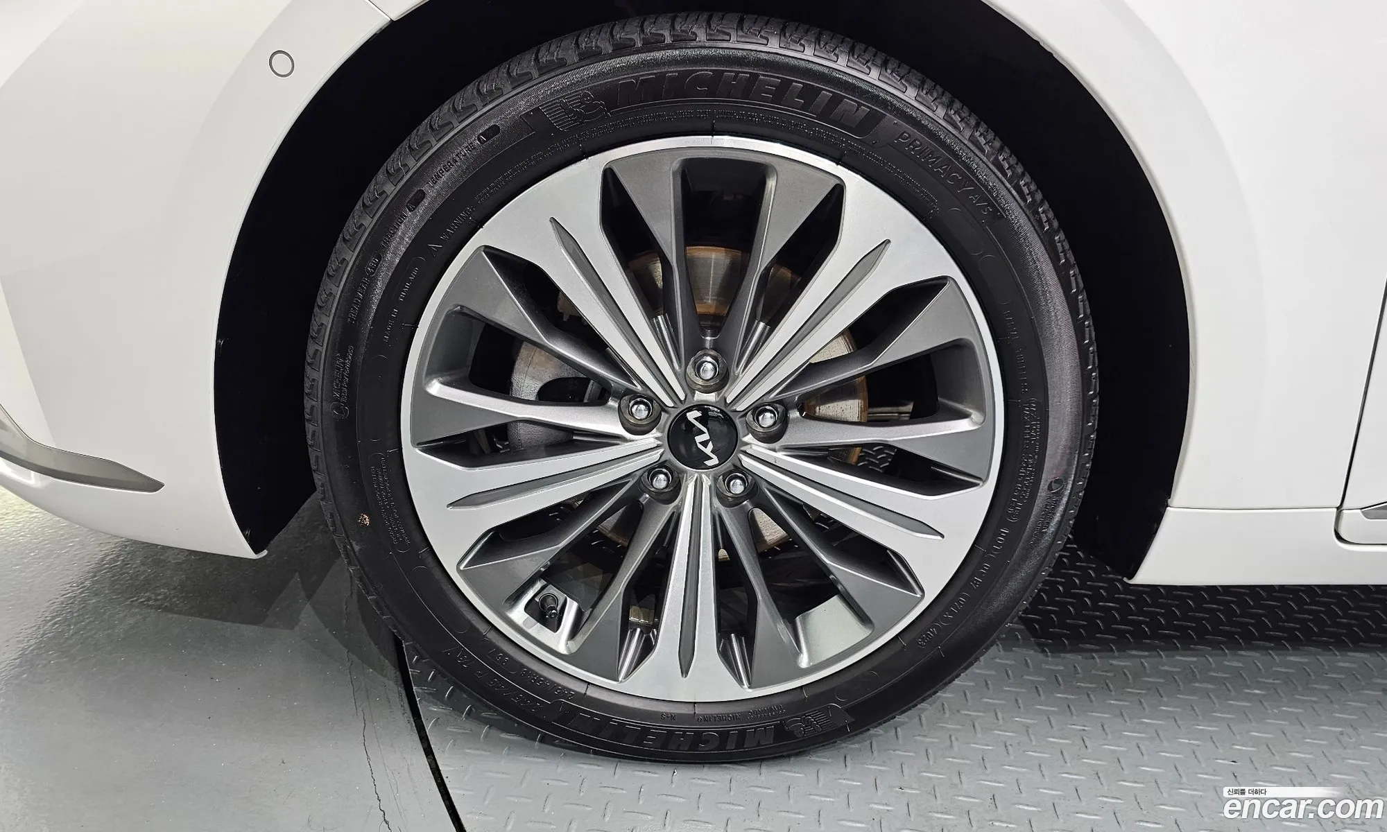 Kia K8 Hybrid 2024 — 7