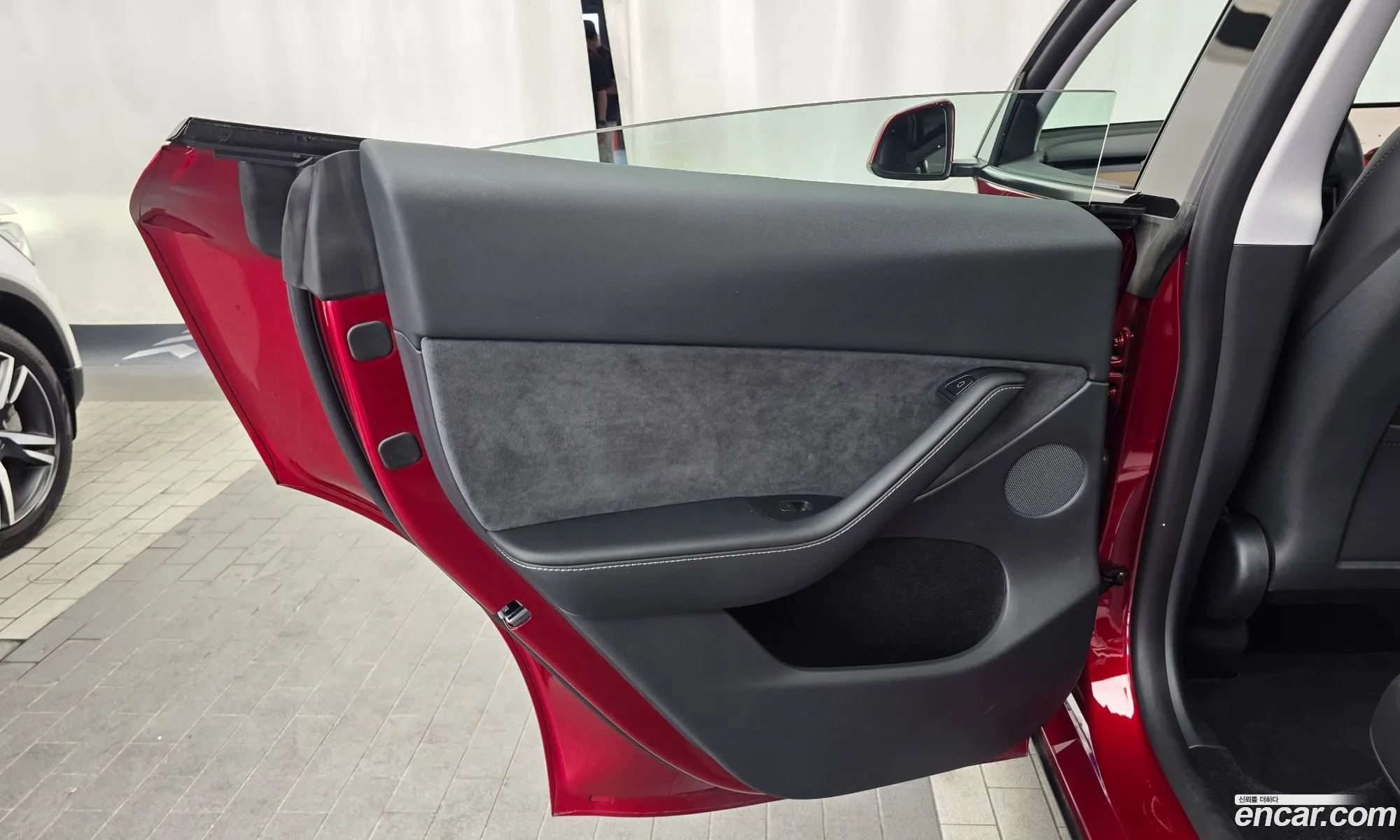 Tesla Model Y 2024 LRWYGCEK5RC700003 — 5
