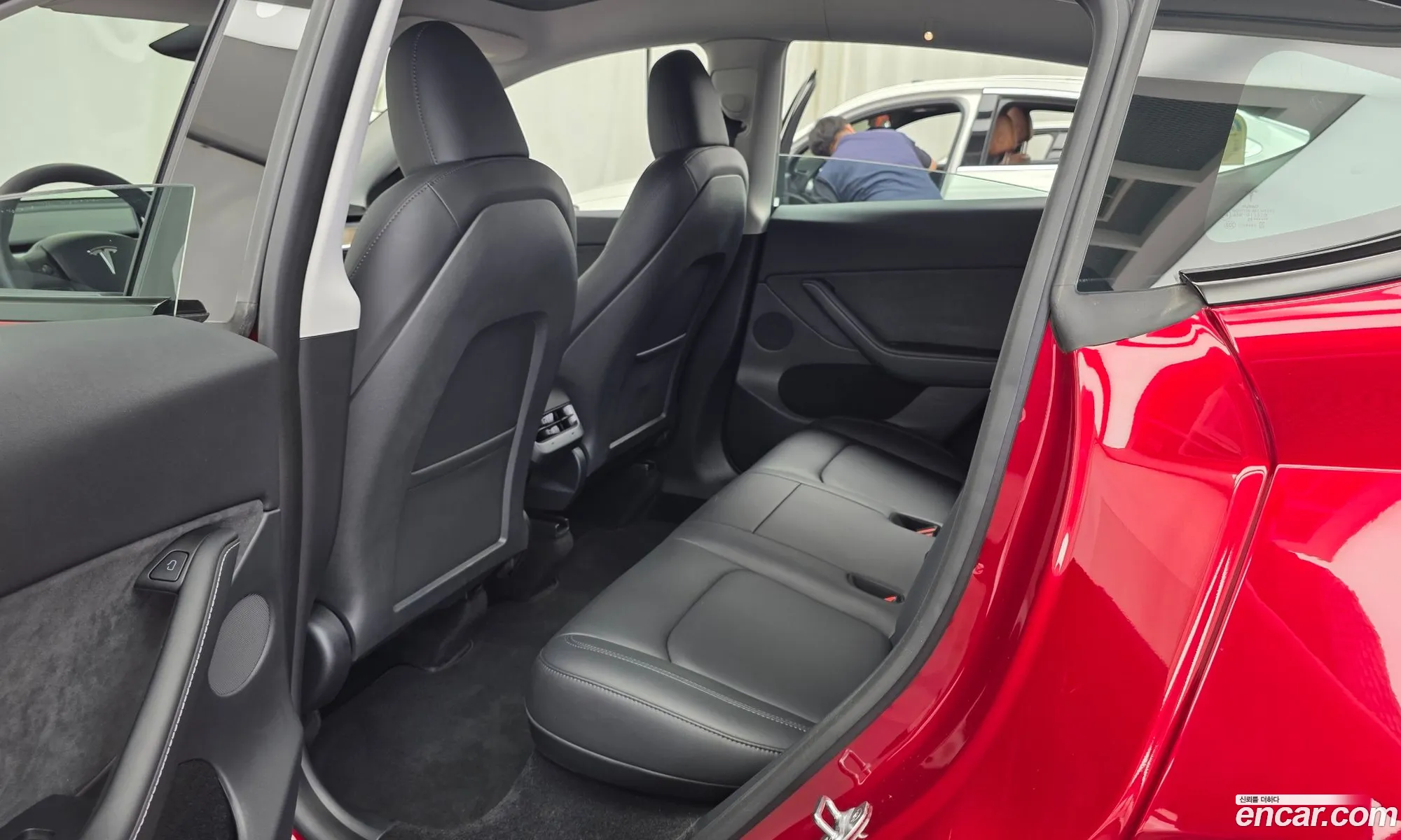 Tesla Model Y 2024 LRWYGCEK5RC700003 — 25