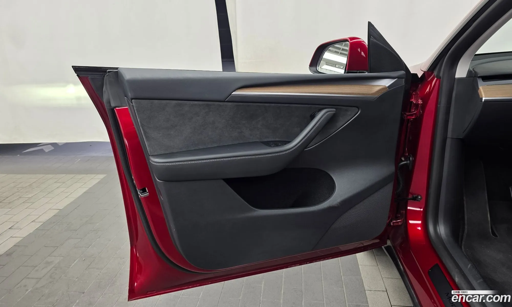 Tesla Model Y 2024 LRWYGCEK5RC700003 — 14