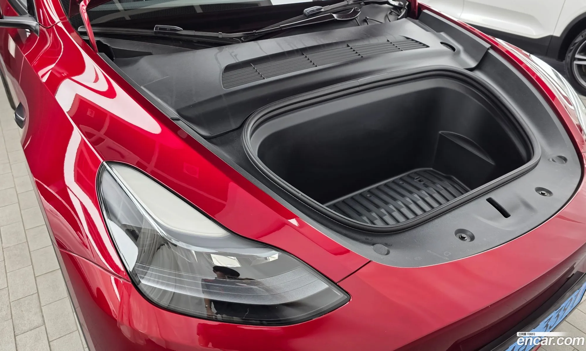 Tesla Model Y 2024 LRWYGCEK5RC700003 — 27