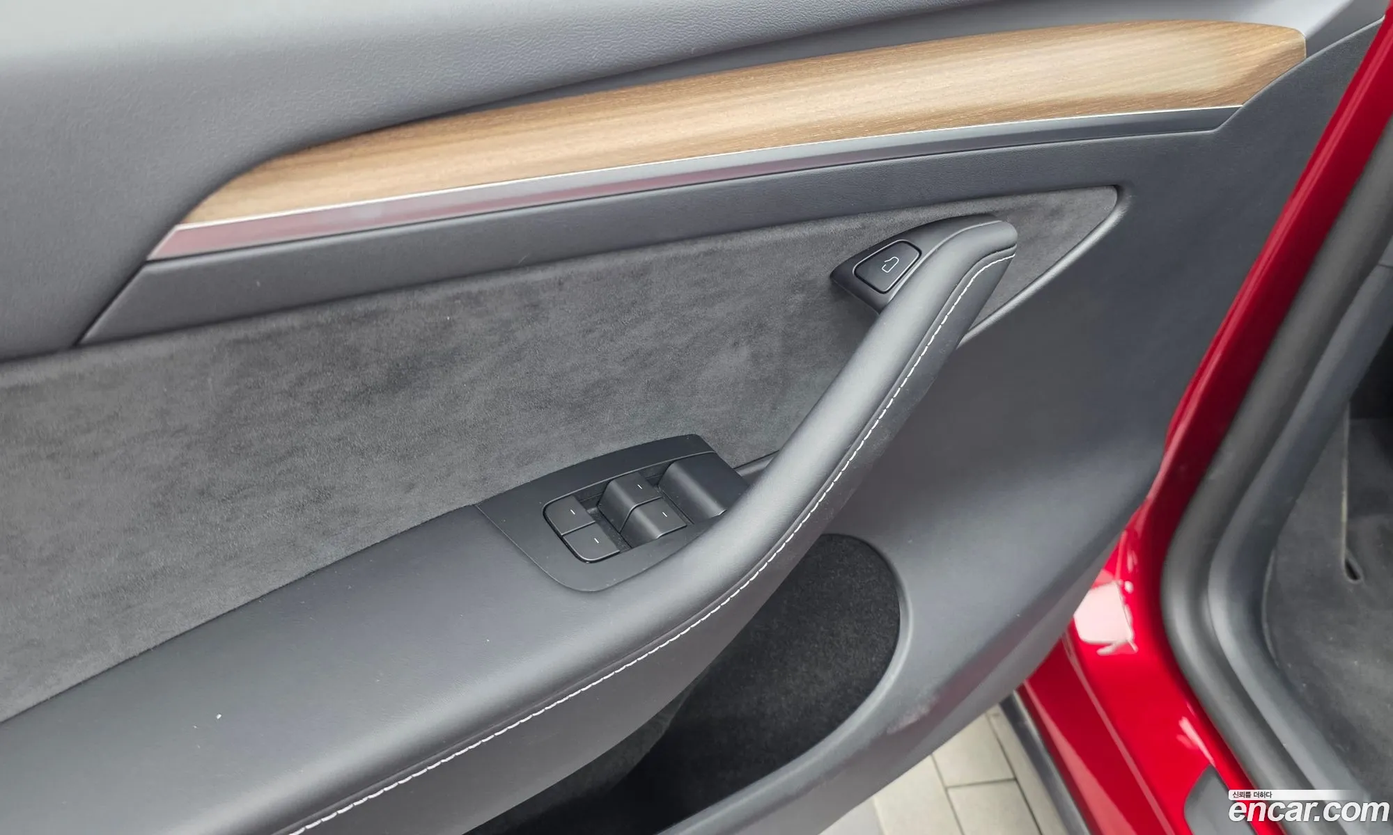 Tesla Model Y 2024 LRWYGCEK5RC700003 — 2